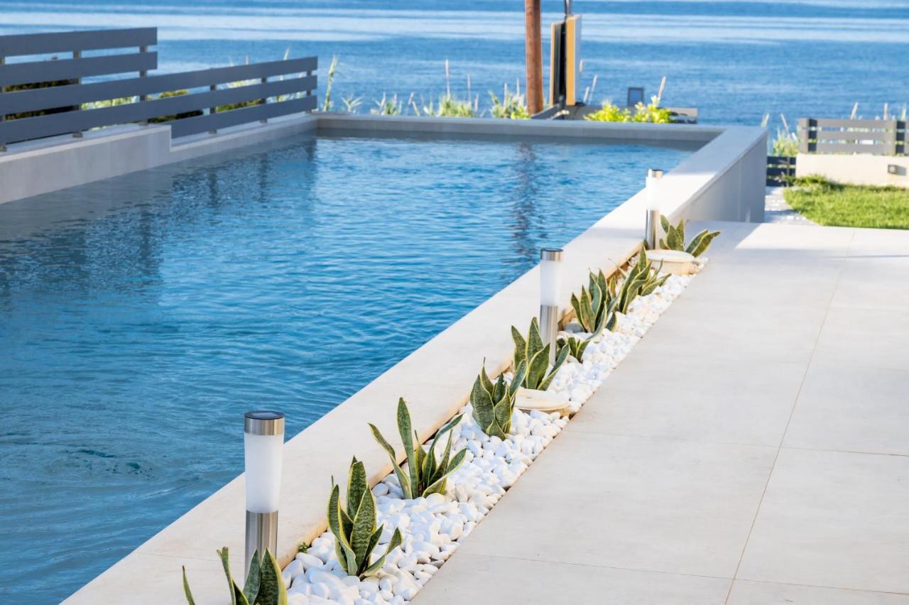 Theros Suites Dhiminio Esterno foto