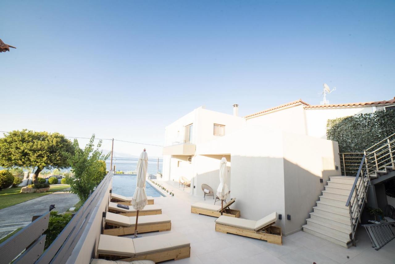 Theros Suites Dhiminio Esterno foto