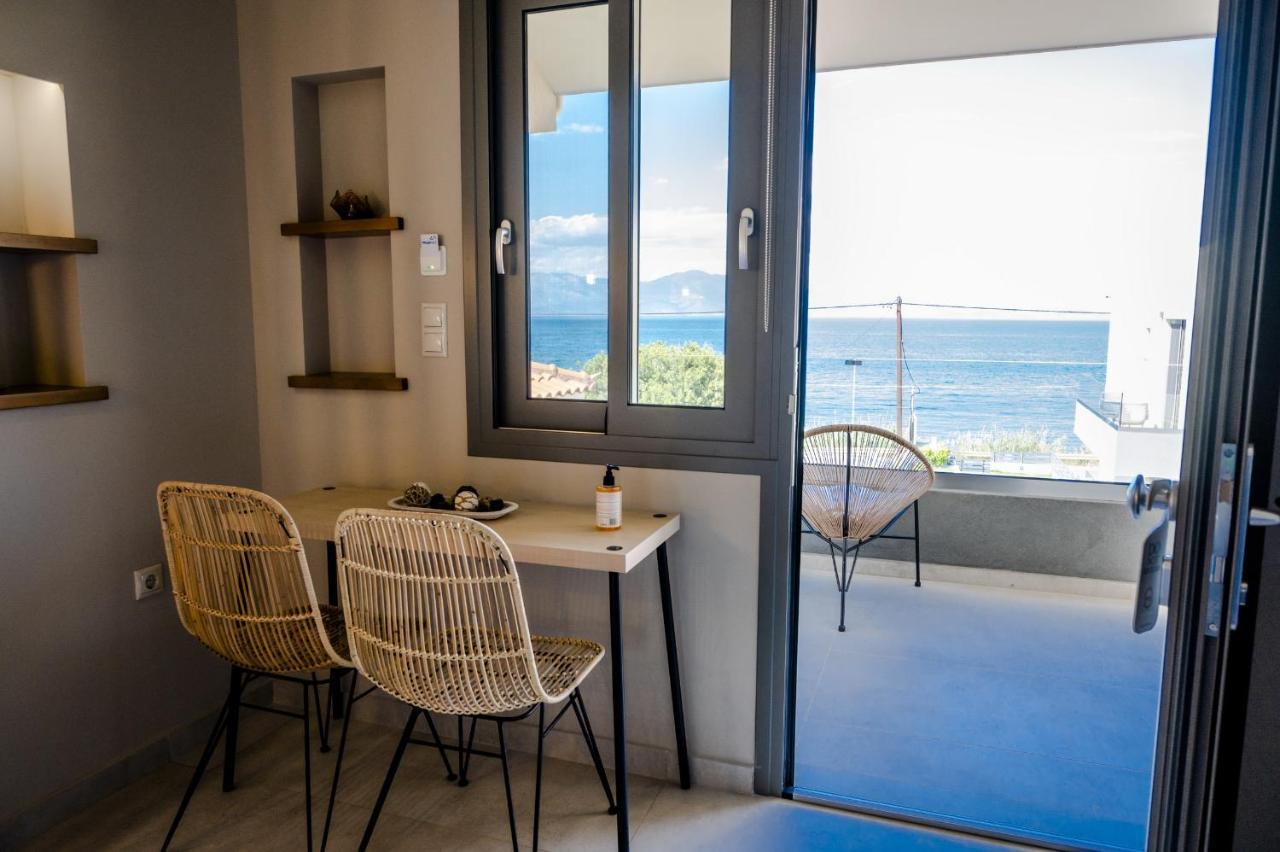 Theros Suites Dhiminio Esterno foto