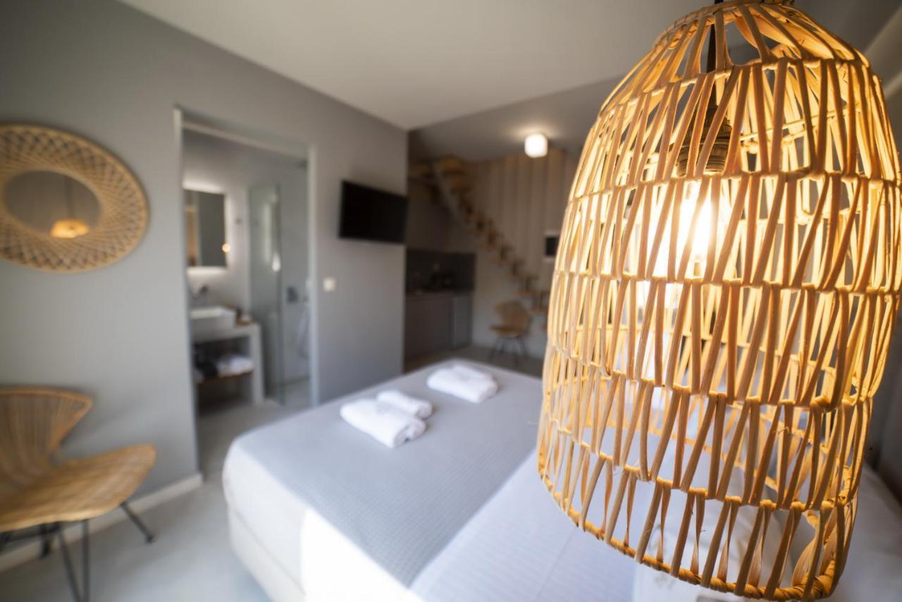 Theros Suites Dhiminio Esterno foto