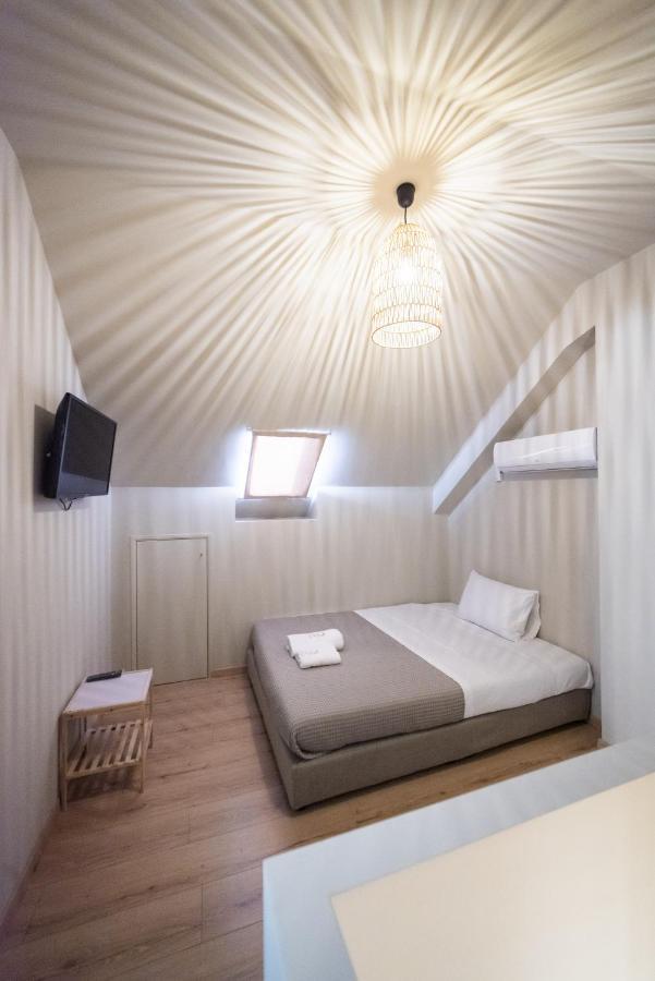 Theros Suites Dhiminio Esterno foto