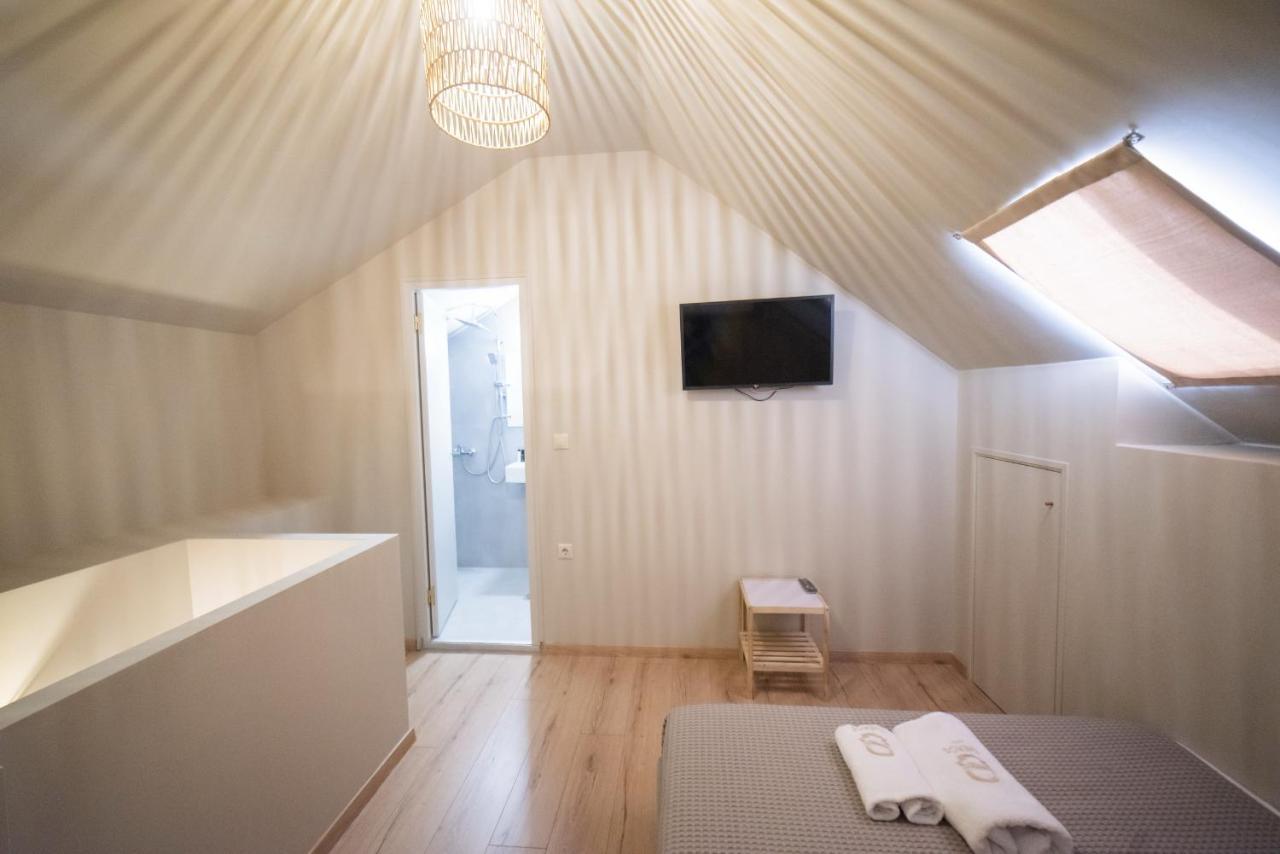 Theros Suites Dhiminio Esterno foto