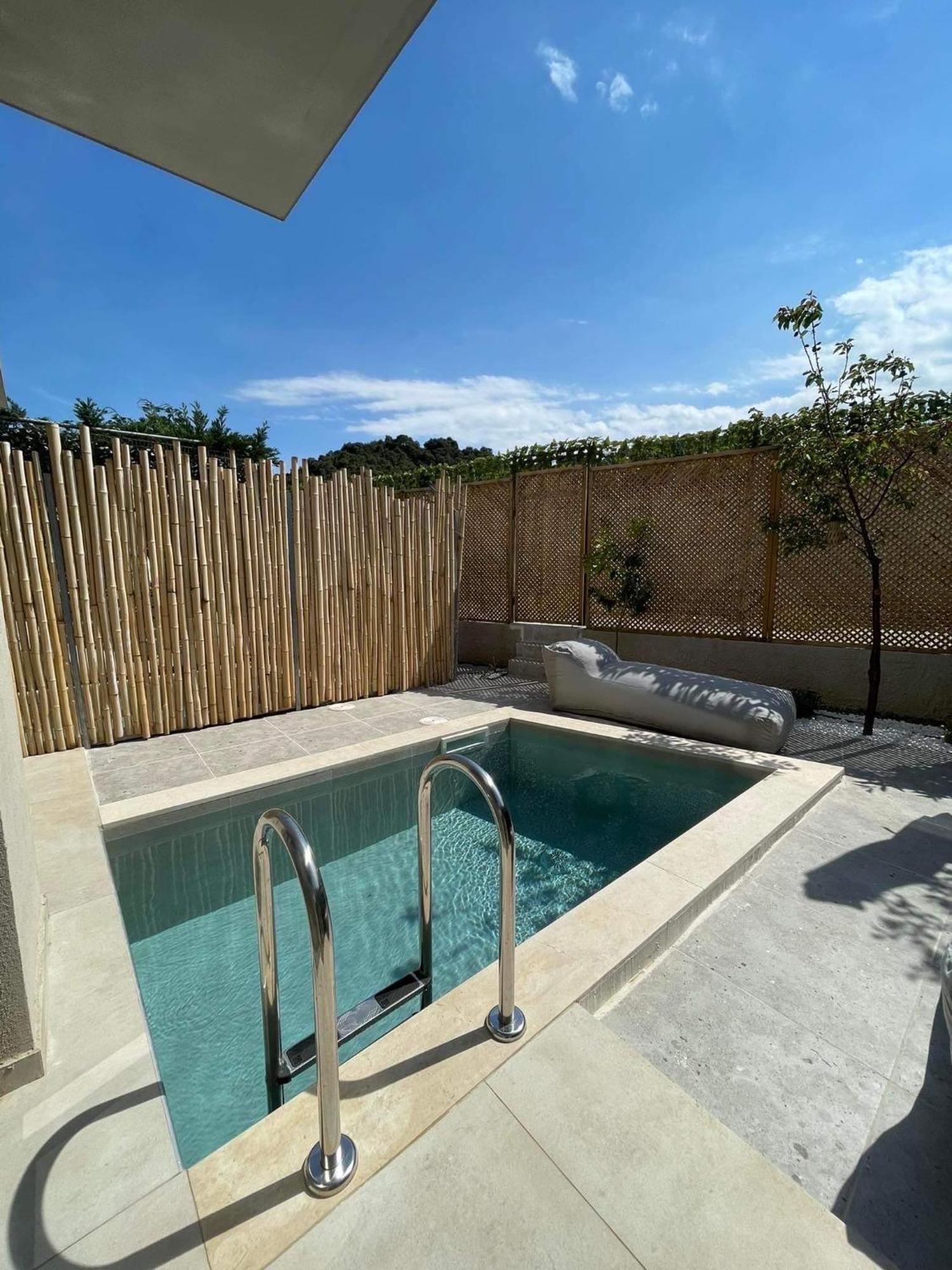 Theros Suites Dhiminio Esterno foto